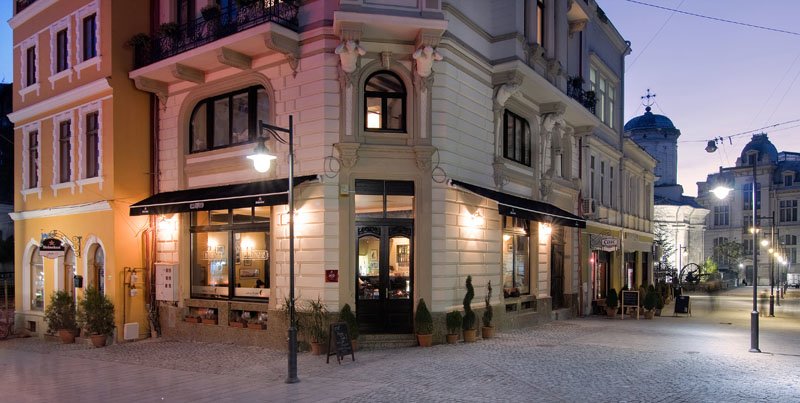 Les Bourgeois - Bar, cafenea, terasa